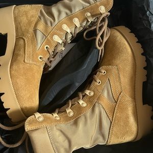 Brand New NEVER WORN !!! Celine boot size 36.